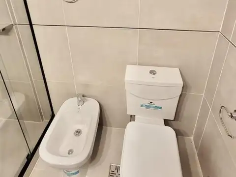 Departamento de tres ambientes a la calle con balcón y patio, Diagonal Alberdi 2300, Punta Iglesia