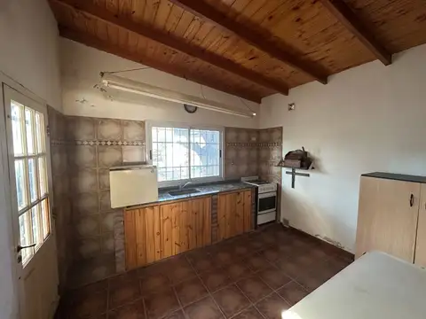 Casa 3 ambientes con 1 baño