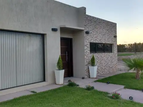 Casa en Venta con 1 cochera