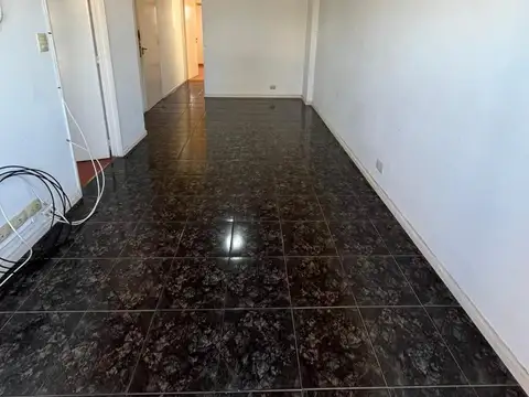 Departamento en Alquiler en Monte Castro, $ 650.000
