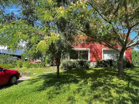 Casa en Venta con 3 cocheras
