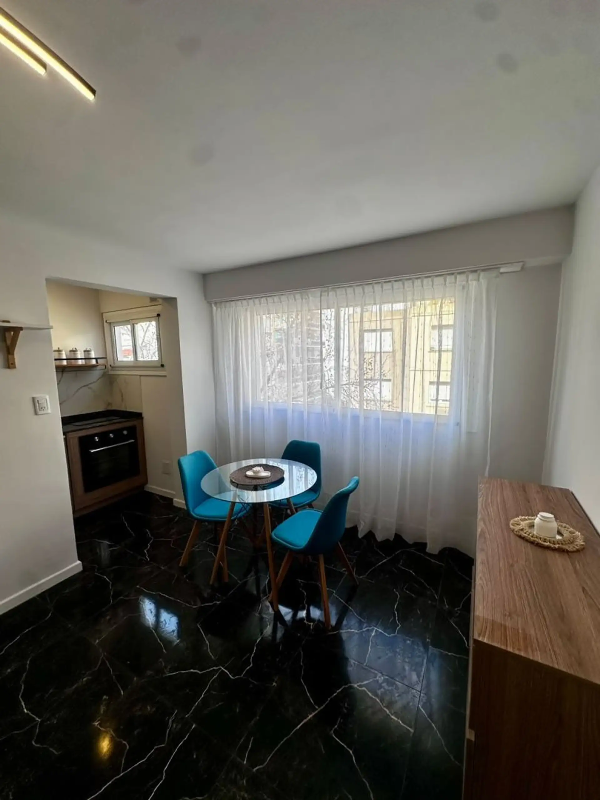1 ambiente externo con gran ventanal - Zona Aldrey