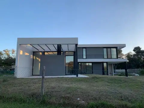 Gran casa sobre lote interno, San Matías, Escobar