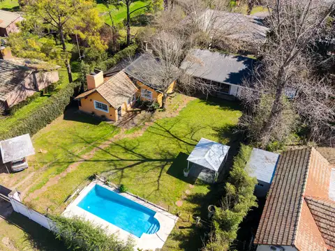 VENTA CASA 4 AMBIENTES C/ JARDIN Y PILETA EN PILAR