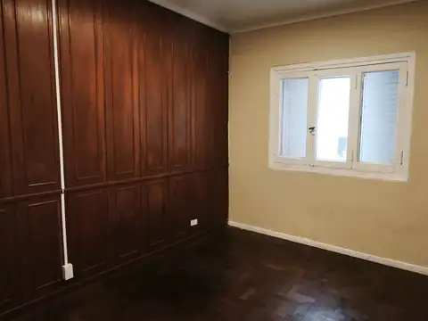 Casa en Alquiler con 2 cocheras