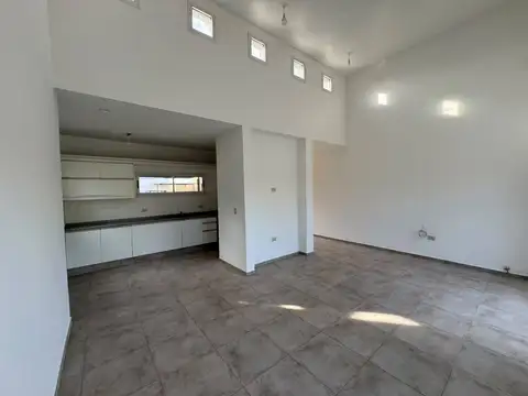 Casa 5 ambientes con 1 baño