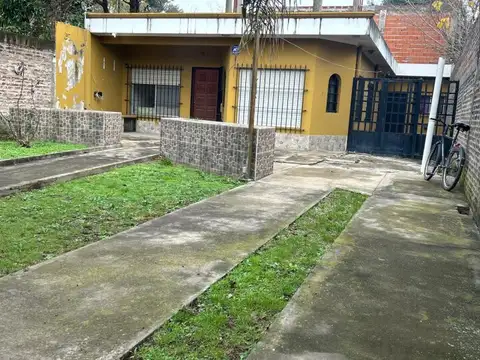 Casa 4 ambientes con 1 baño
