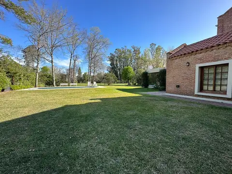 Casa en Venta con 2 cocheras