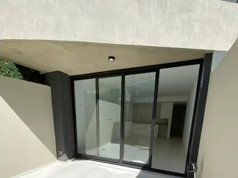 Departamento monoambiente con patio en venta