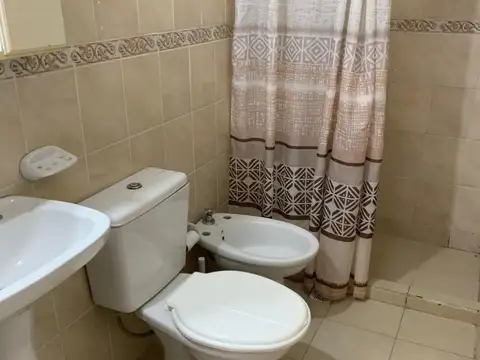 Departamento en Alquiler en Villa Centenario, $ 400.000