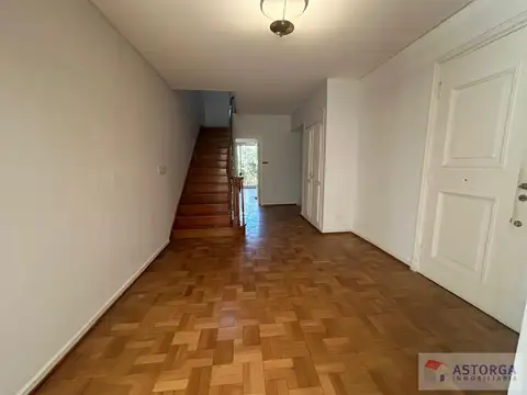 Casa en Venta con 6 cocheras