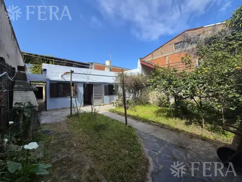 Venta PH 3 ambientes con patio en Bernal Oeste