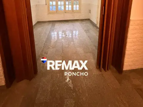 Casa 10 ambientes con 3 baños