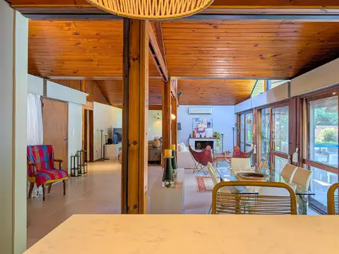 Casa en Venta con 4 cocheras