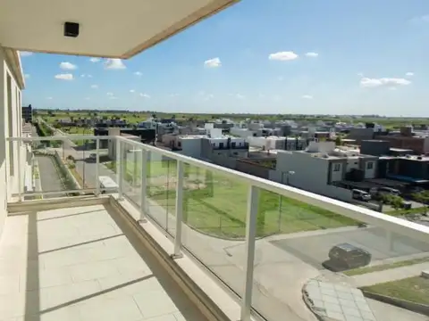 Departamento en venta de 2 dormitorios con balcón y cochera en Housing del Boulevard – Docta