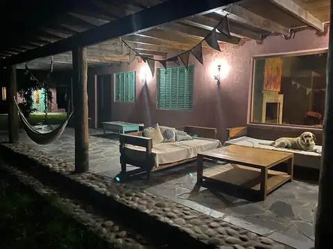 EXCELENTE CASA SOBRE CHACRA DE 5 Has en el Chaja