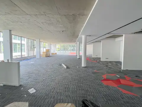 Oficina en Venta con 55 cocheras