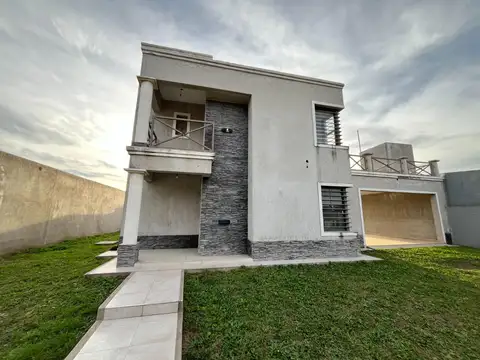 VENTA DE CASA A ESTRENAR EN VILLA MERCEDES SL
