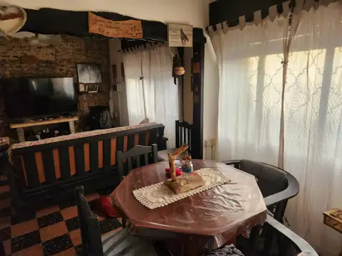 Depto Tipo Casa en Venta de 5 ambientes