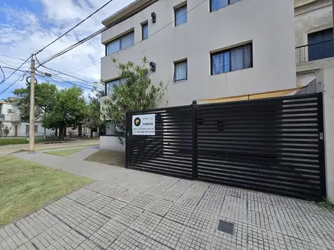 EDIFICIO TALCAHUANO ESQUINA CASTELLI COCHERA DESCUBIERTA DE 2,52 POR 5,20 MTS