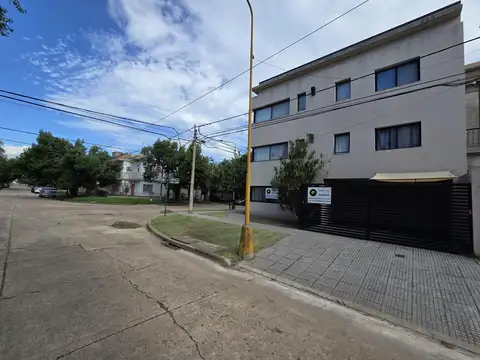 EDIFICIO TALCAHUANO ESQUINA CASTELLI COCHERA DESCUBIERTA DE 2,52 POR 5,20 MTS