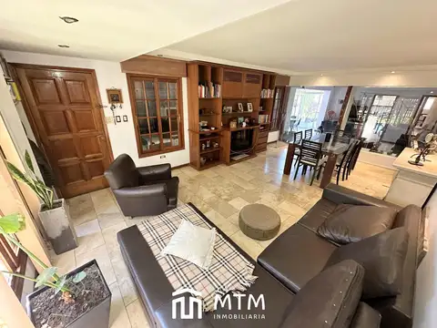 Casa en Venta en Alberdi, USD 320.000