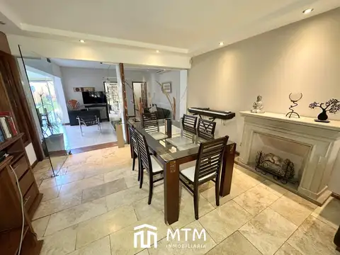 Casa 8 ambientes con 2 baños