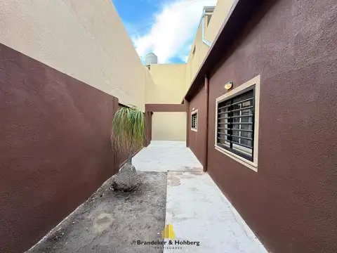 Depto Tipo Casa en Alquiler con 3 cocheras