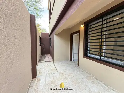 PH 3 AMBIENTES A ESTRENAR EN PLANTA BAJA – JARDÍN + COCHERA PASANTE PARA 3 AUTOS – MUNRO