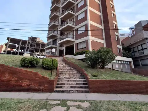 Departamento en venta de 2 dormitorios c/ cochera en Zona Centro