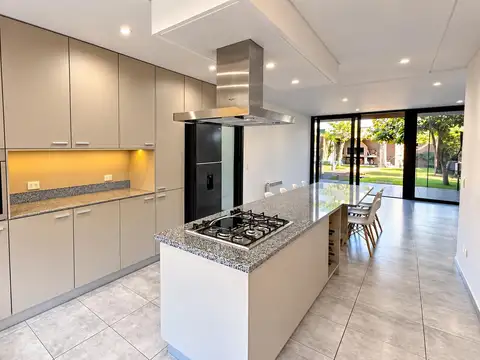 Casa en Alquiler en Bella Vista, USD 2.200