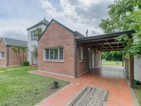 Casa 5 ambientes con 2 baños