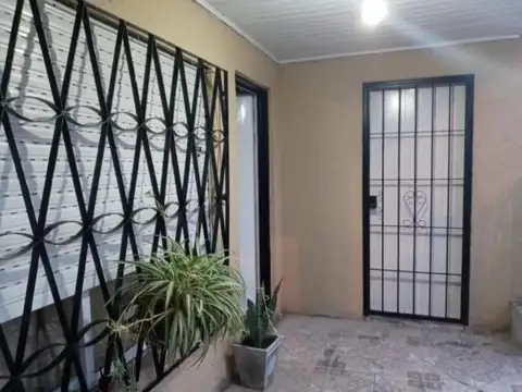 Casa en venta - 2 Dormitorios 1 Baño - Merlo