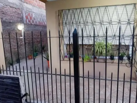 Casa en venta - 2 Dormitorios 1 Baño - Merlo