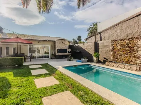 CASA | 3 AMBIENTES | MINIMALISTA | PISCINA | FONDO LIBRE | VILLA LUZURIAGA