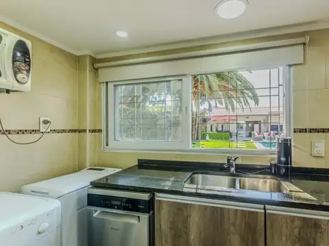 CASA | 3 AMBIENTES | MINIMALISTA | PISCINA | FONDO LIBRE | VILLA LUZURIAGA