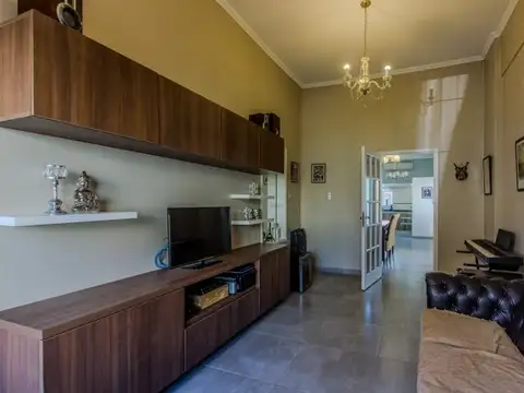 Casa en Venta con 3 cocheras