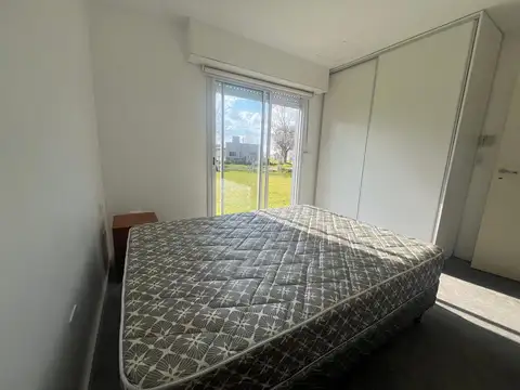 VENTA CASA 2 AMBIENTES CON PARQUE LA CALETA
