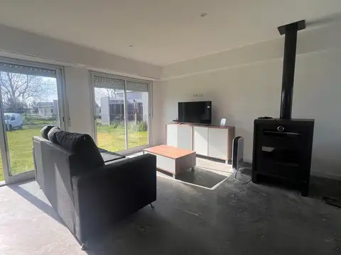 VENTA CASA 2 AMBIENTES CON PARQUE LA CALETA