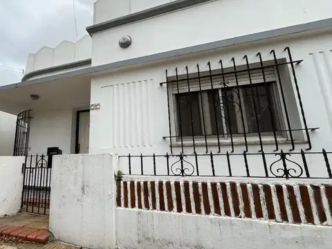 Casa 3 ambientes en venta en Lomas de Zamora