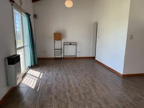 Casa 2 ambientes con 1 baño