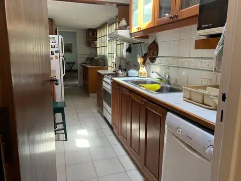 Casa en Alquiler con 2 cocheras