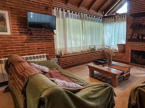 Casa 5 ambientes con 4 baños