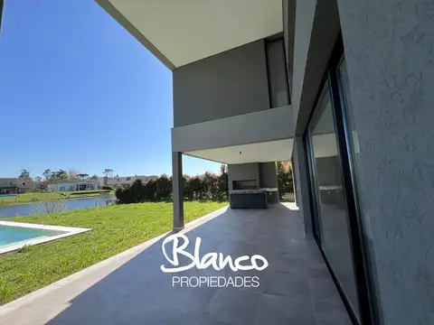 Casa 5 ambientes con 3 baños