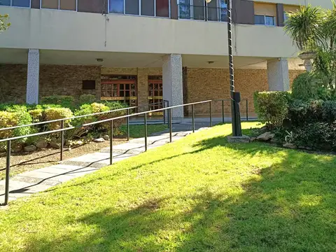 EDIFICIO 59 - 4 AMBIENTES  -  ESTACIONAMIENTO CERRADO -  JARDINES - REJAS PERIMETRALES