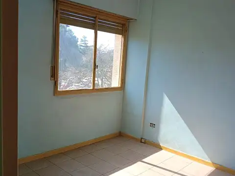 EDIFICIO 59 - 4 AMBIENTES  -  ESTACIONAMIENTO CERRADO -  JARDINES - REJAS PERIMETRALES