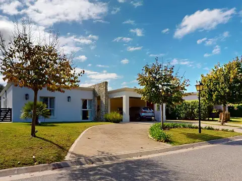 Casa de 4 ambientes en Barrio Privado Arenas del Sur