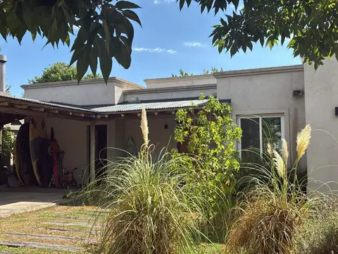 Venta casa en una planta en B°Cdo Berros II, Bella Vista