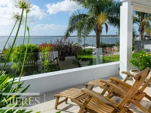 Giorgio de Chirico 0 100