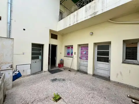 Casa 6 ambientes con 2 baños